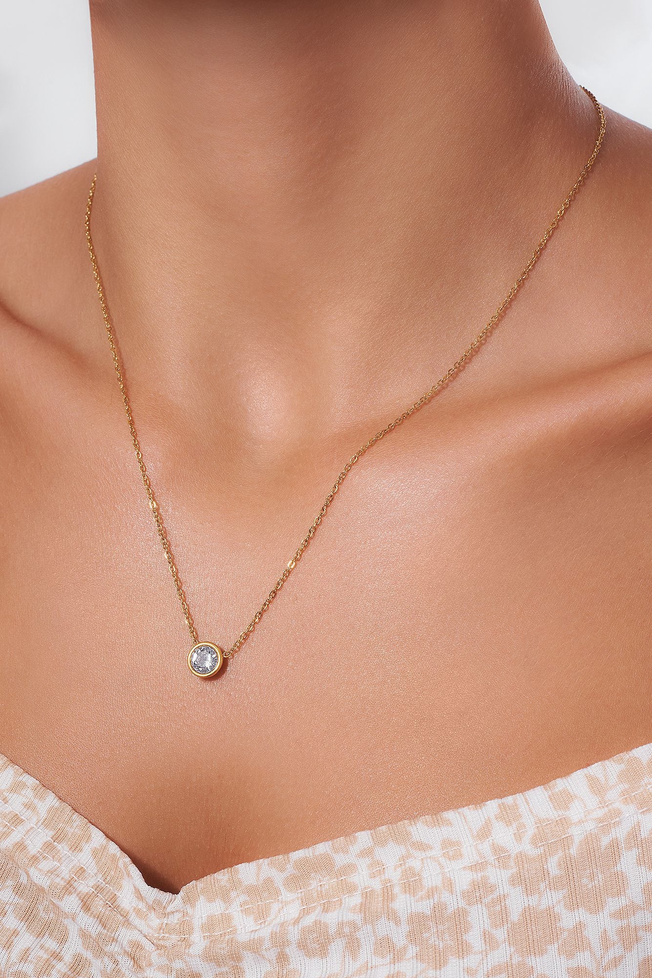Gold-plated necklacec rystal